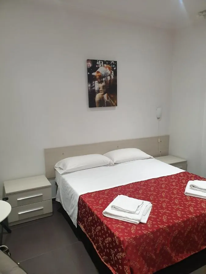 Guest house hello Roma 2 0*,  Italia