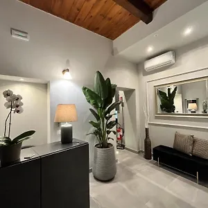Soha Piazza Di Spagna Boutique בית הארחה